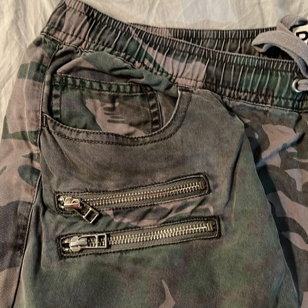 Pam & Gela Large Camouflage Jogger Pants with Zipper Details Good Condition crop - Picture 6 of 11